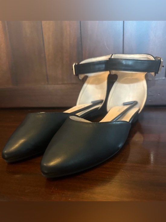 VenusCelia Shoes - Women's Black Pointed Ankle-Strap Flats